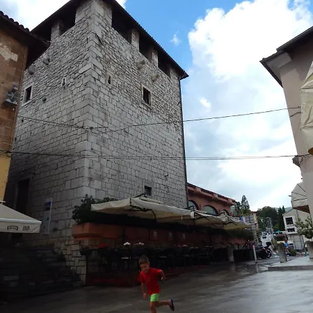 Old Town Apartman *