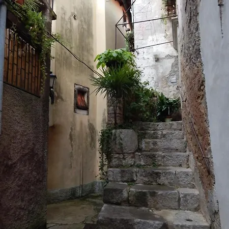 Old Town Apartment *